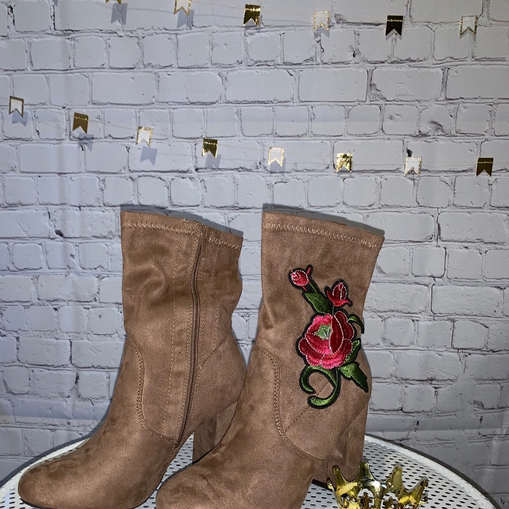 Give Me Roses Booties - Picture 2 of 4